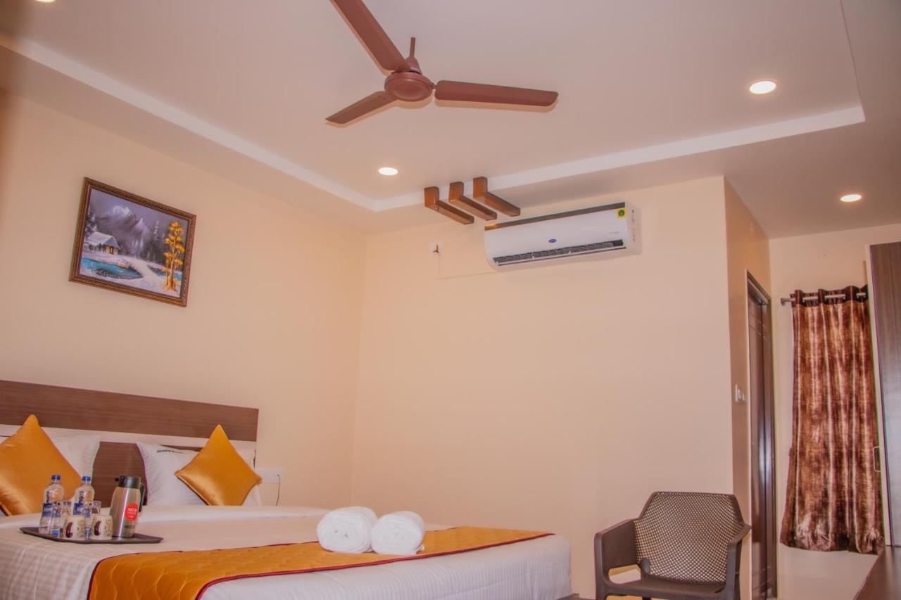 Hotel Mountview Comforts Tirupati Exteriör bild