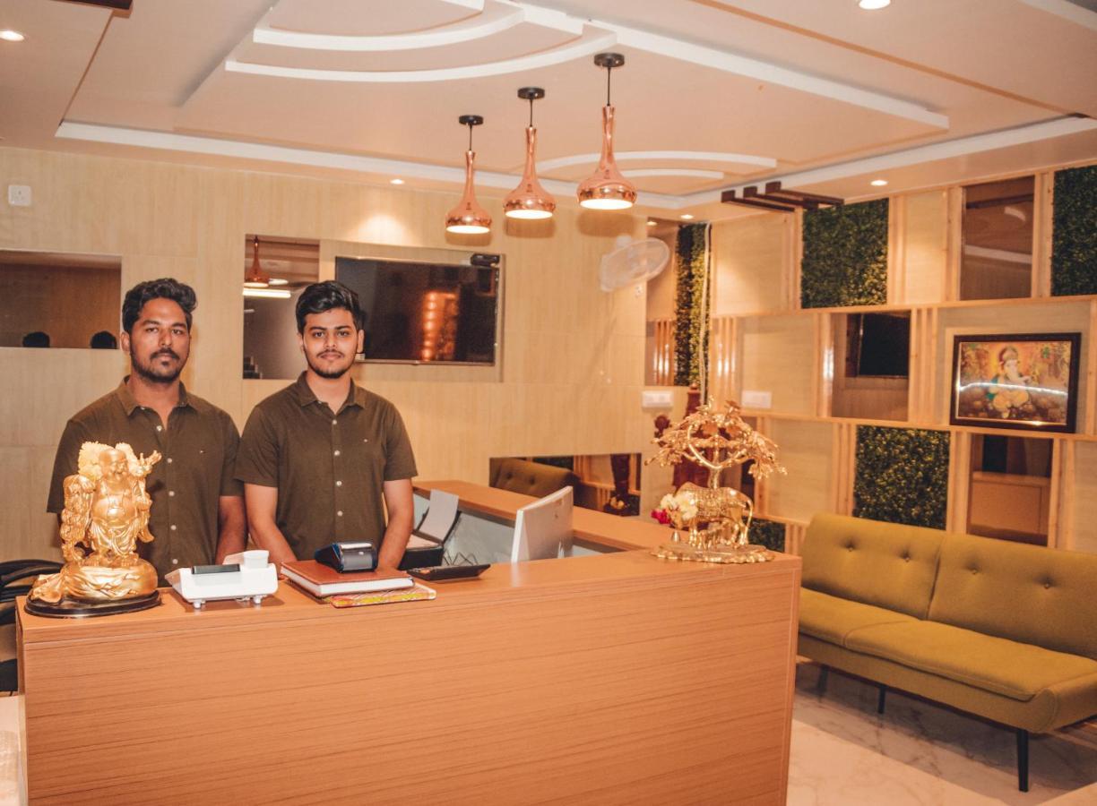 Hotel Mountview Comforts Tirupati Exteriör bild