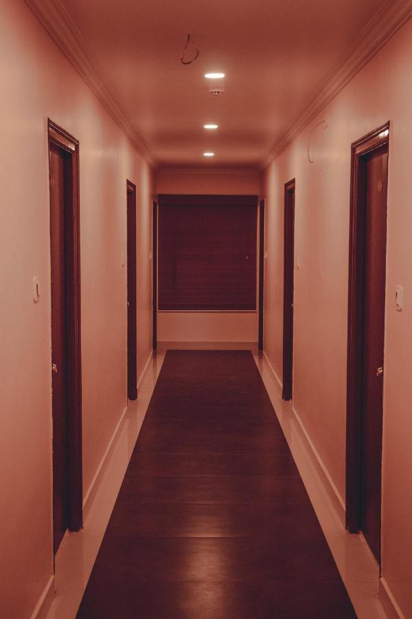Hotel Mountview Comforts Tirupati Exteriör bild