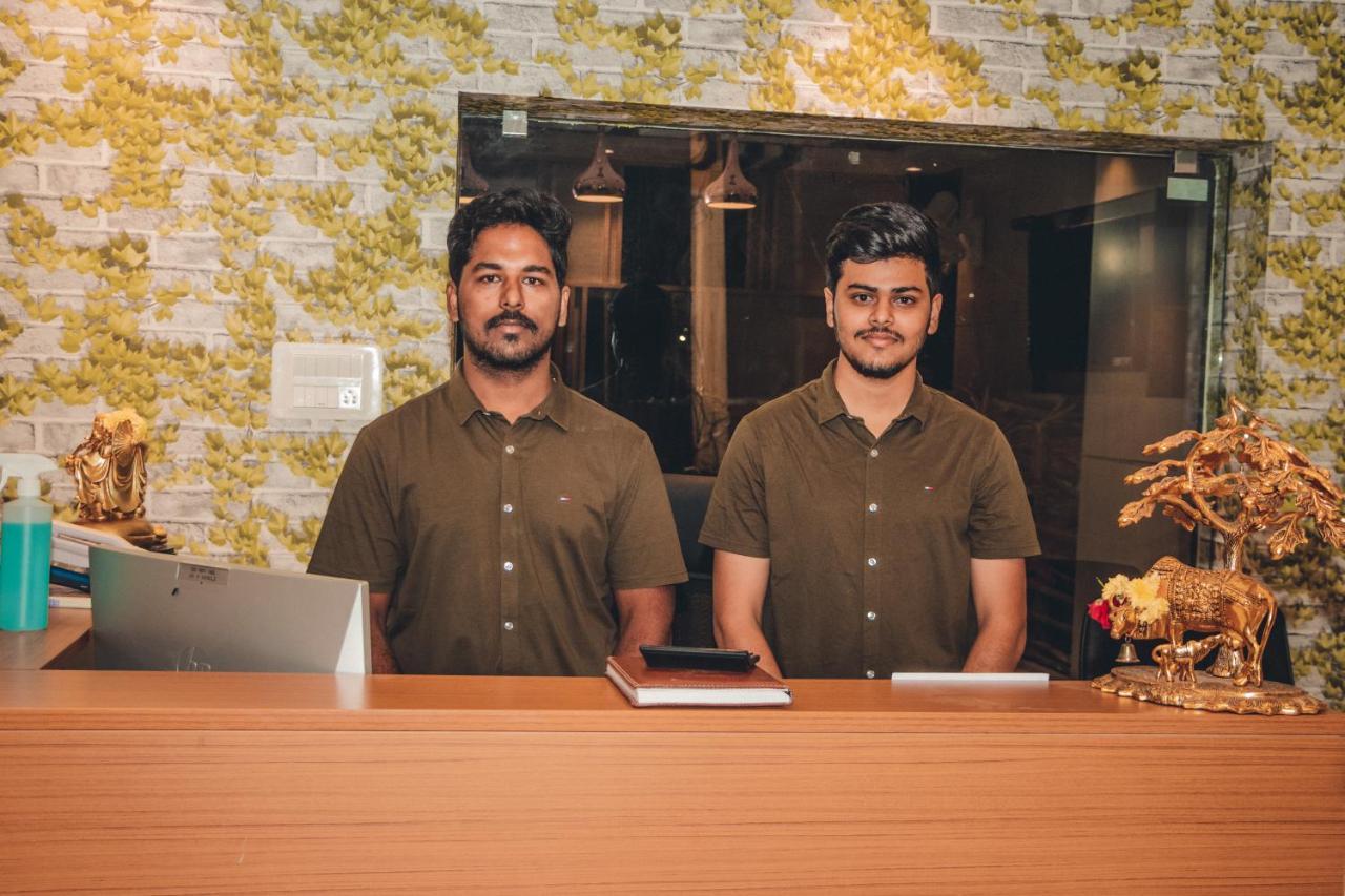 Hotel Mountview Comforts Tirupati Exteriör bild