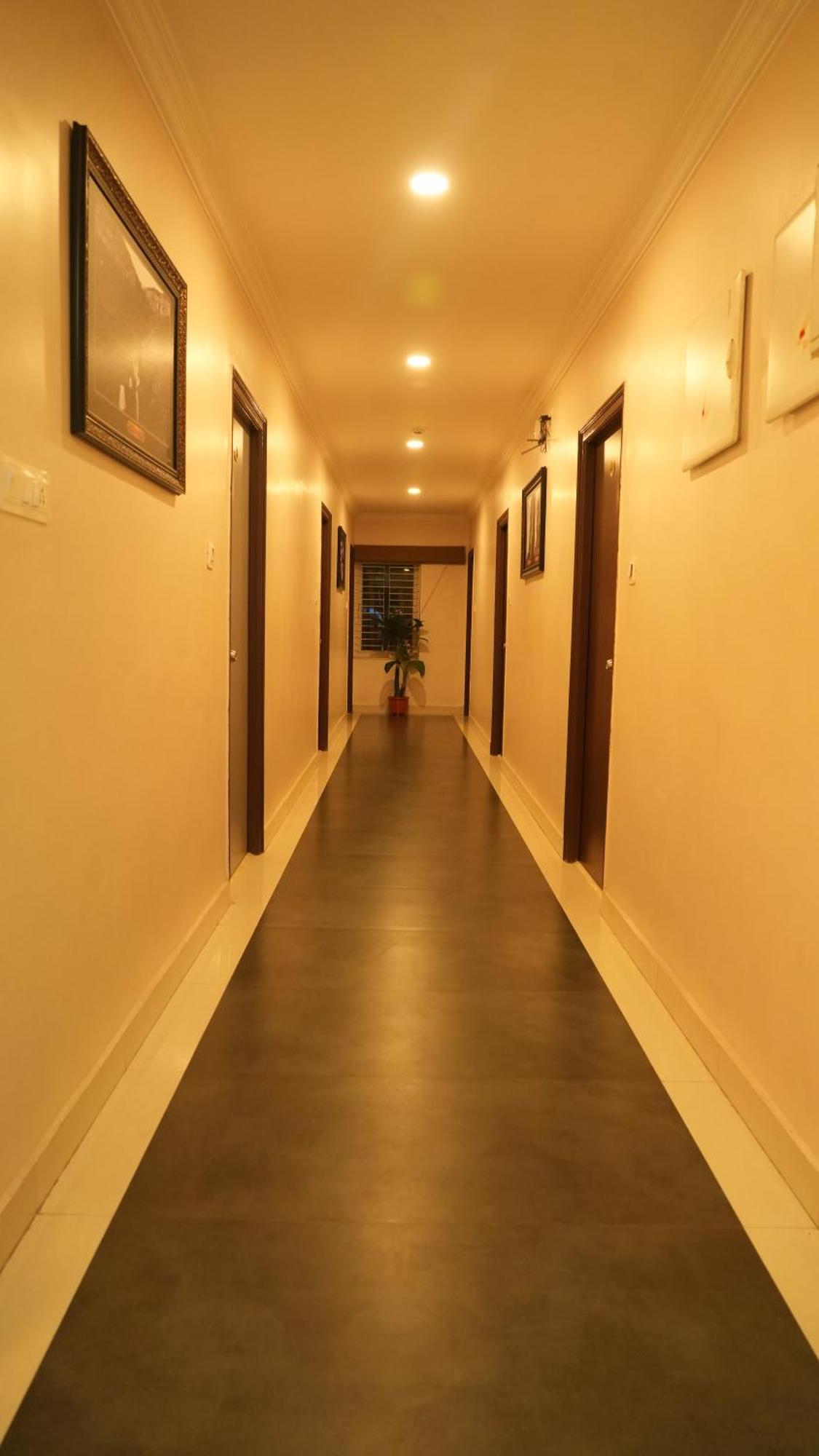 Hotel Mountview Comforts Tirupati Exteriör bild