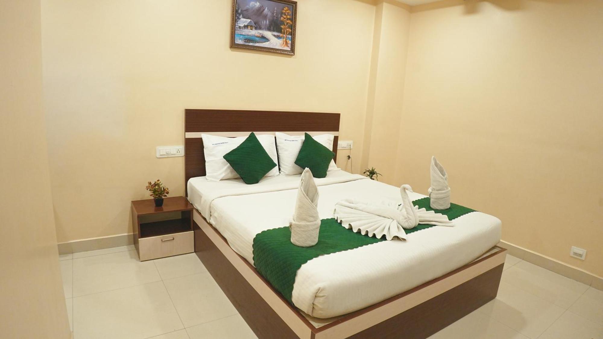 Hotel Mountview Comforts Tirupati Exteriör bild