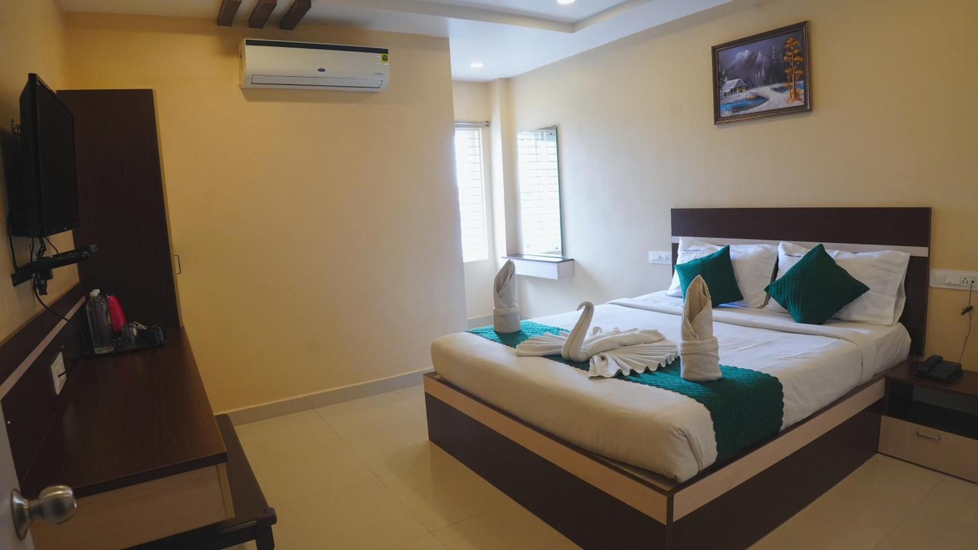 Hotel Mountview Comforts Tirupati Exteriör bild