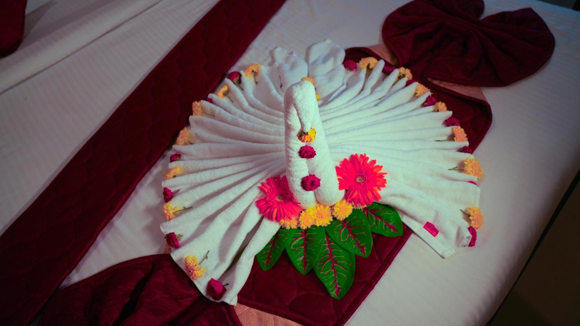 Hotel Mountview Comforts Tirupati Exteriör bild