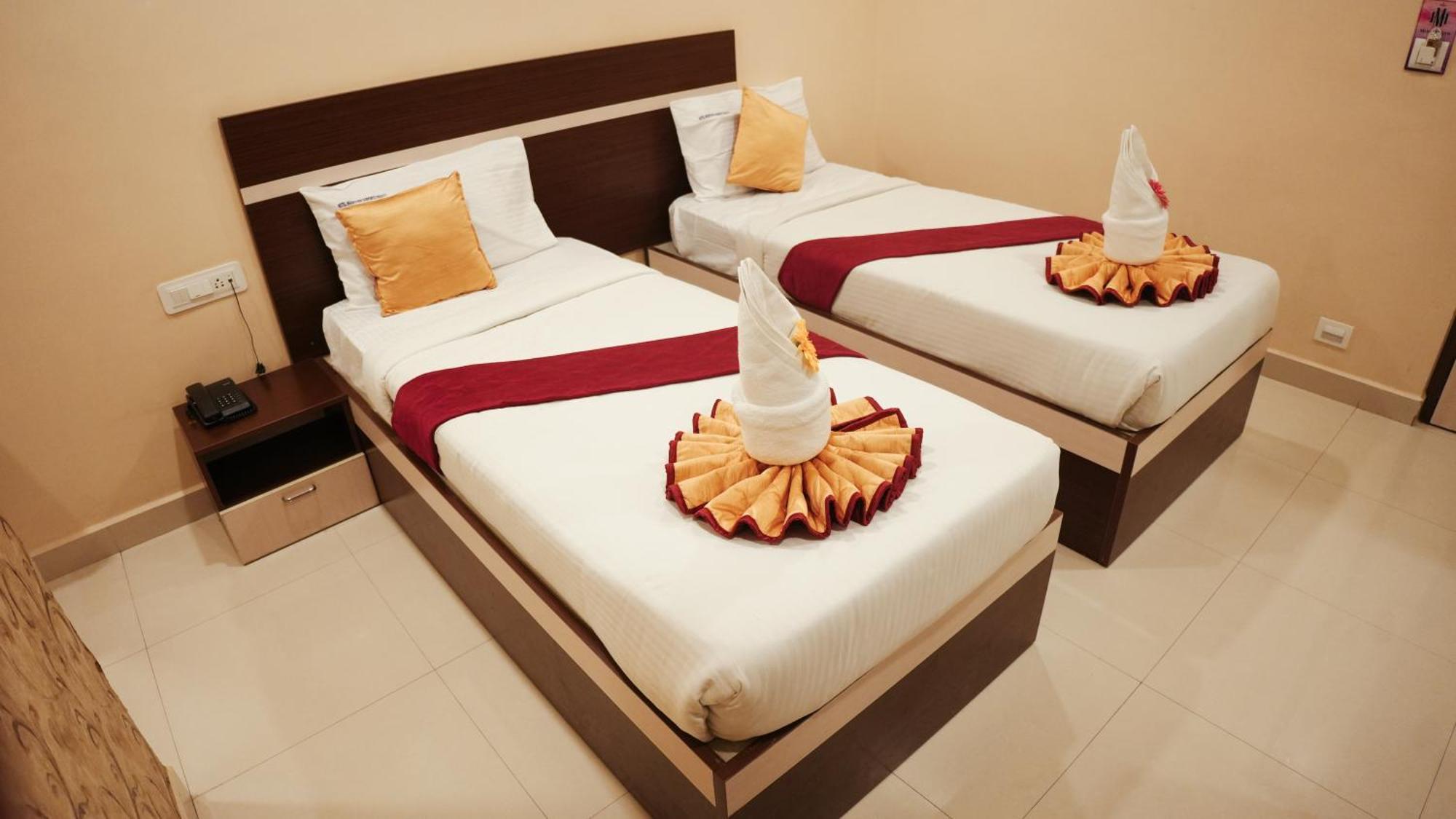 Hotel Mountview Comforts Tirupati Exteriör bild