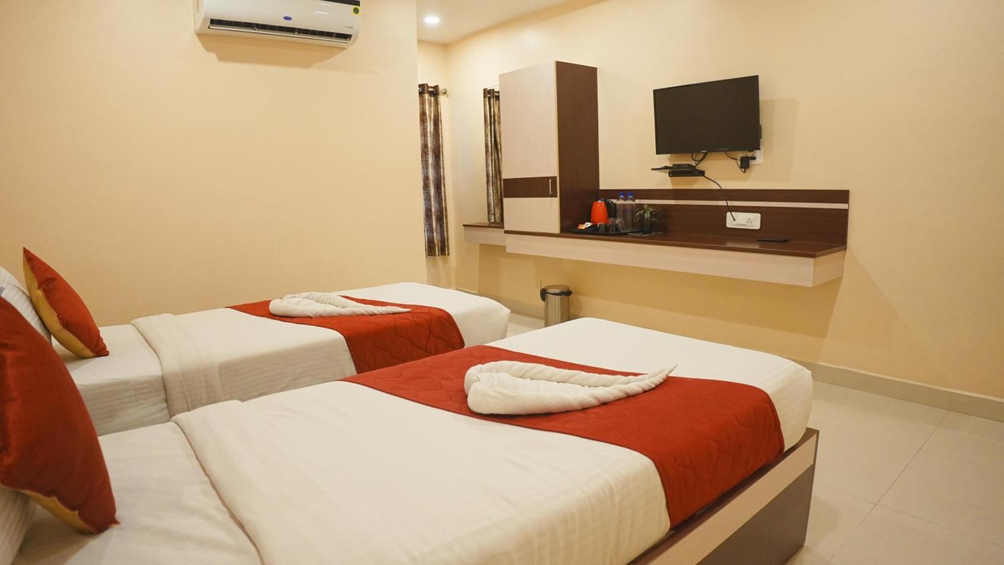 Hotel Mountview Comforts Tirupati Exteriör bild