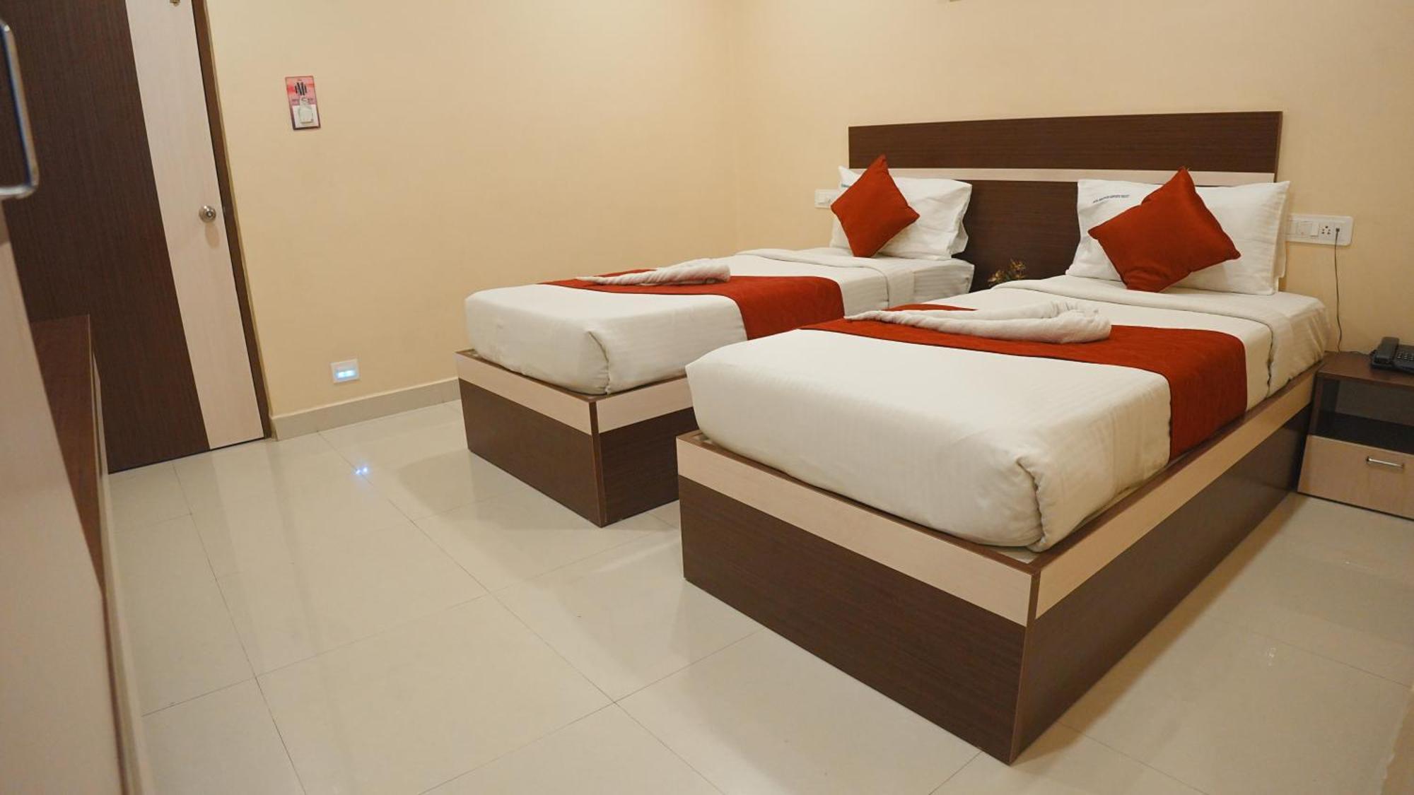 Hotel Mountview Comforts Tirupati Exteriör bild