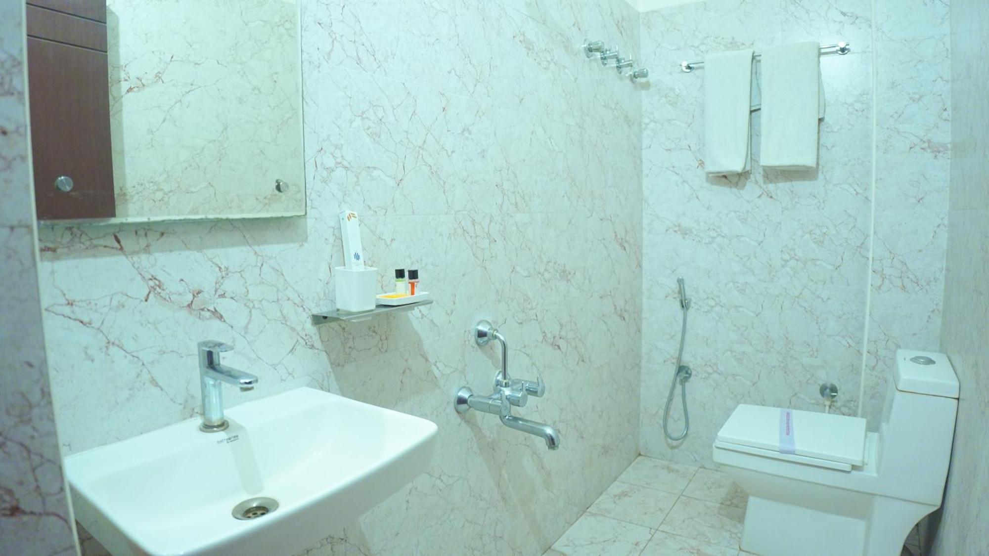 Hotel Mountview Comforts Tirupati Exteriör bild