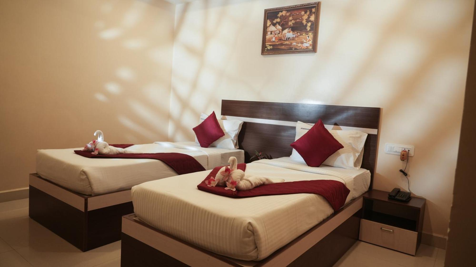 Hotel Mountview Comforts Tirupati Exteriör bild
